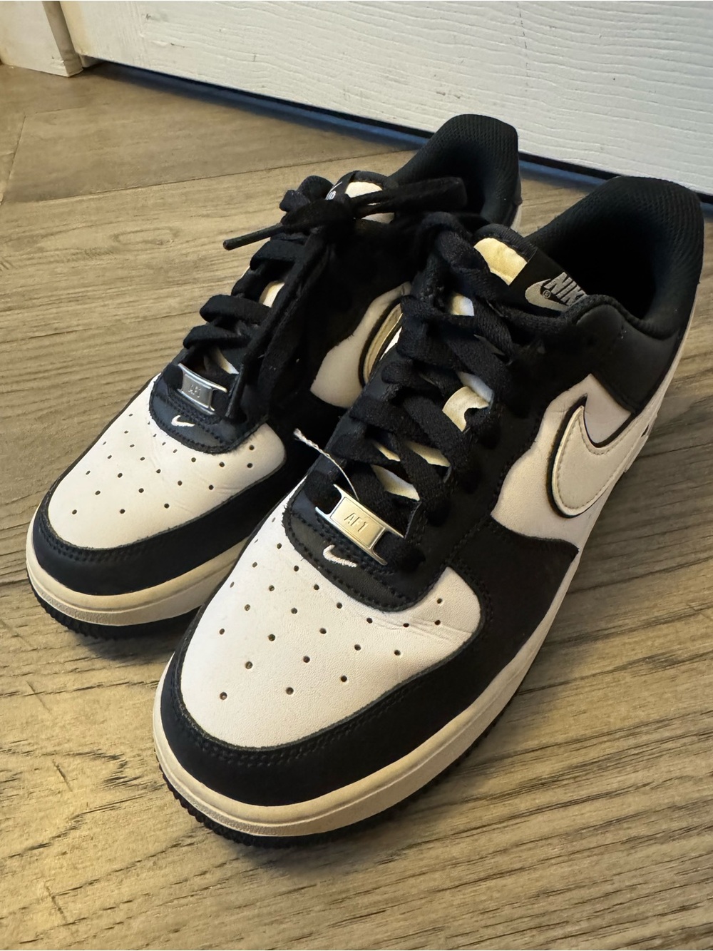 Nike Men’s Low-Top Sneakers - Black & Cream